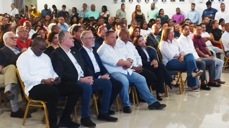 El Partido Revolucionario Democrático (PRD) entregó credenciales a su CEN transitorio.