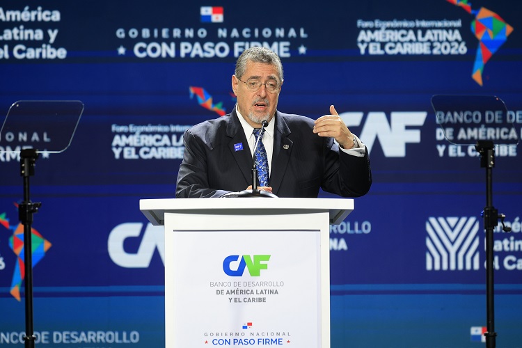 El presidente de Guatemala, Bernardo Arévalo de León, subrayó que Guatemala continúa creciendo impulsada por la inversión pública y un dinamismo récord de remesas, que superaron los 25.000 millones de dólares en 2025. Foto. EFE