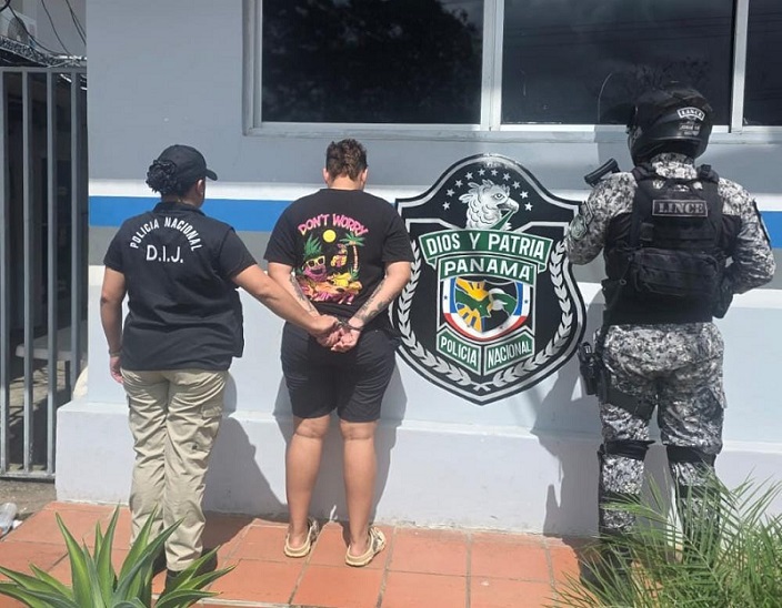  La sospechosa fue aprehendida en el corregimiento de Playa Leona.  /  Foto: PN