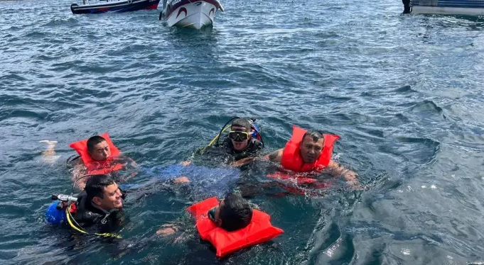 Los cinco fueron auxiliados en el lugar y puestos a salvo tras la intervención de los equipos de rescate.