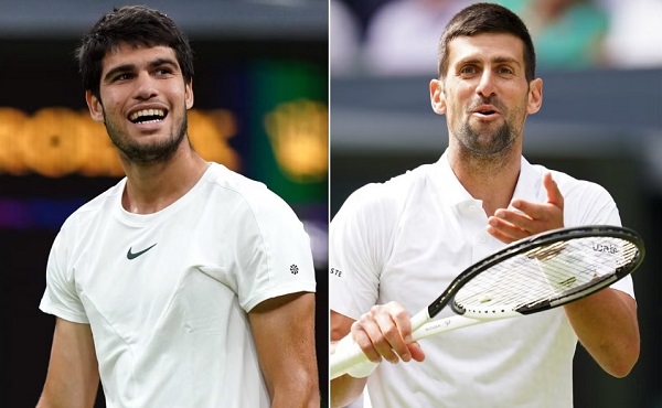 El español Carlos Alcaraz (izq.) y el serbio Novak Djokovic.