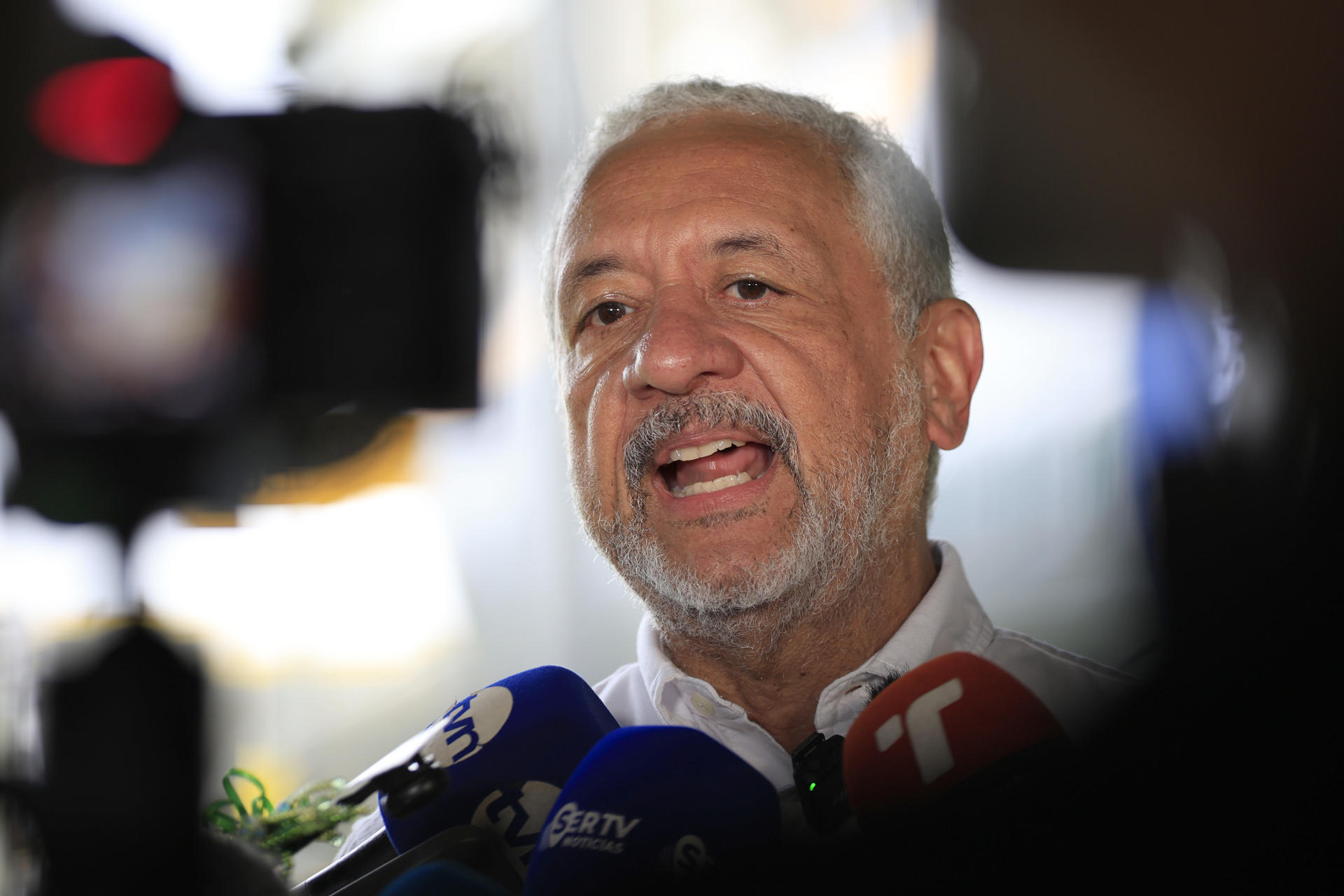 El administrador del Canal de Panamá, Ricaurte Vásquez dijo que el proceso de licitación se mantiene. 