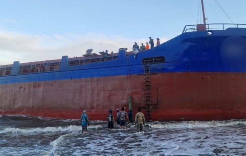 Una embarcación encalló en María Chiquita en la Costa Arriba de Colón; sus diez ocupantes, ya fueron evacuados y evaluados. 