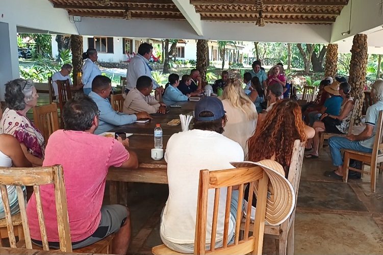 Tras el diálogo, las autoridades informaron que, por el momento, las intenciones de protesta y cierre de vías en el distrito de Mariato quedan suspendidas, en espera que cumplan con los compromisos adquiridos. Foto. Melquíades Vásquez