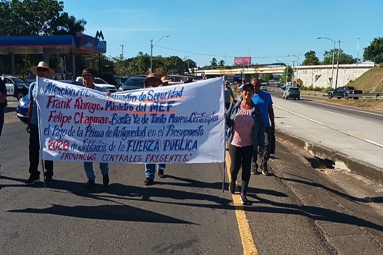 Los manifestantes alertaron que su paciencia se está acabando y no descartaron tomar otras medidas de presión. Foto. Melquiades Vásquez