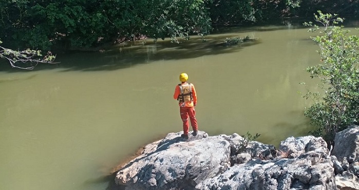El cadáver del desaparecido fue ubicado en la orilla del río.  /  Foto: Sinaproc