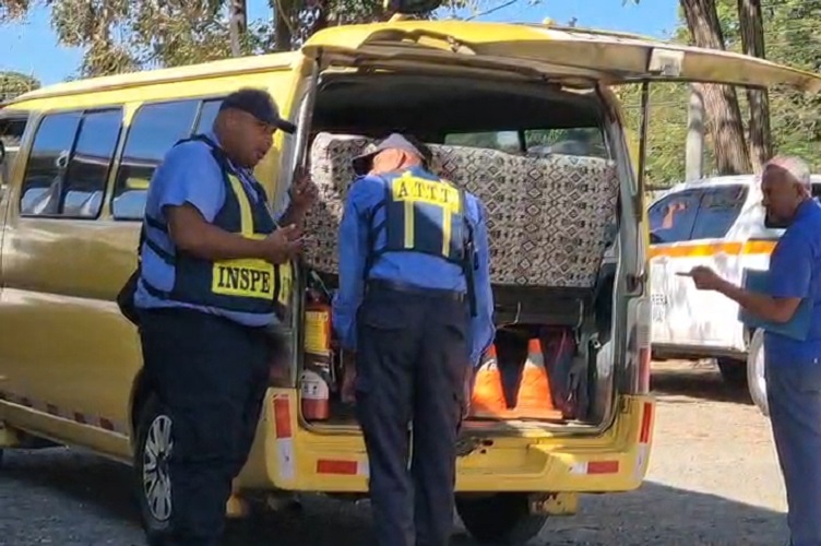Los propietarios de buses colegiales reiteraron que apoyan las inspecciones técnicas a los vehículos. Foto. Thays Domónguez