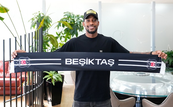 Michael Amir Murillo a su llegada a la ciudad de Estambul. 