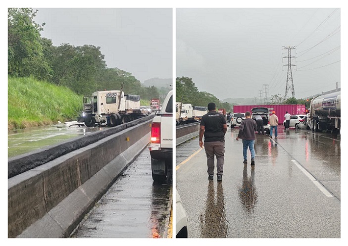El articulado quedó atravesado en medio de la vía. /  Fotos: Diómedes Sánchez