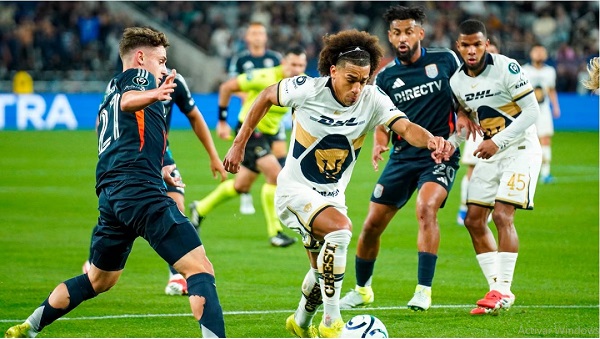 Adalberto 'Coco' Carrasquilla conduce el balón en el partido de la Copa de Campeones de la Concacaf ante el San Diego FC.