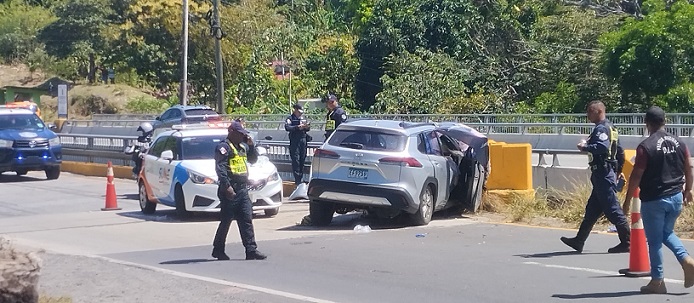 La víctima salió proyectada del vehículo y murió.  /  Foto: Eric Montenegro