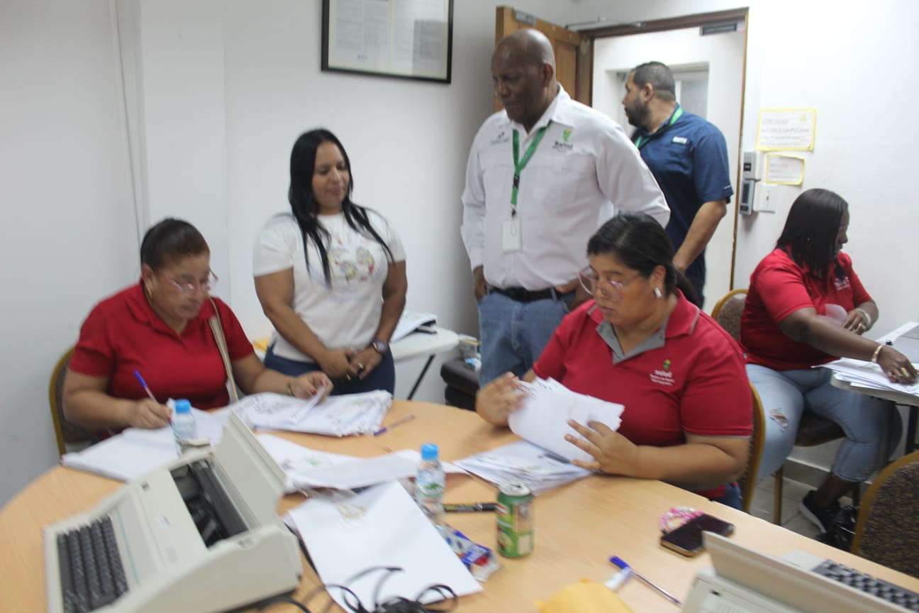 La Regional de Salud de San Miguelito, bajo la dirección de Algis Torres, realizó una jornada de carnetización ante fiesta de carnaval 