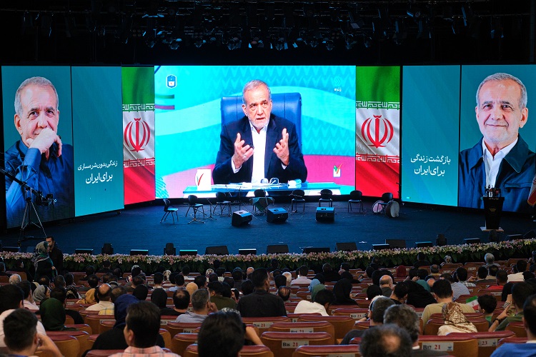 El presidente de Irán, Masud Pezeshkian, en un mensaje en la red social X, dijo que "El diálogo ha sido siempre nuestra estrategia para resolver los asuntos de manera pacífica”. Foto. EFE