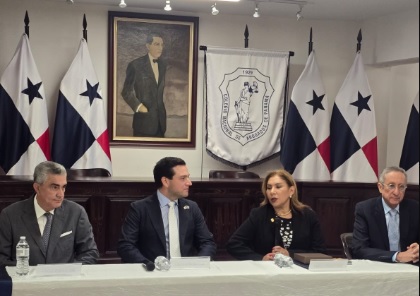 El embajador de Estados Unidos, Kevin Marino estuvo reunido con la directica del Colegio Nacional de Abogados. 