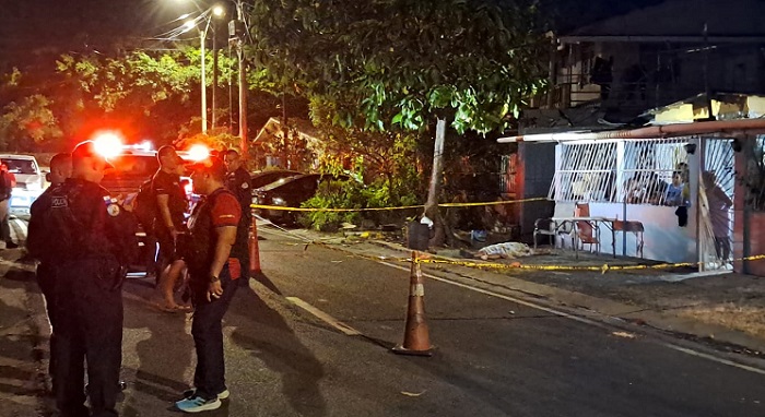 A la escena del crimen llegaron familiares de la víctima. /  Foto: Alexnder Santamaría