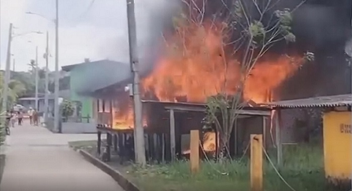 La vivienda quedó reducida a cenizas.   /  Captura de video: RS
