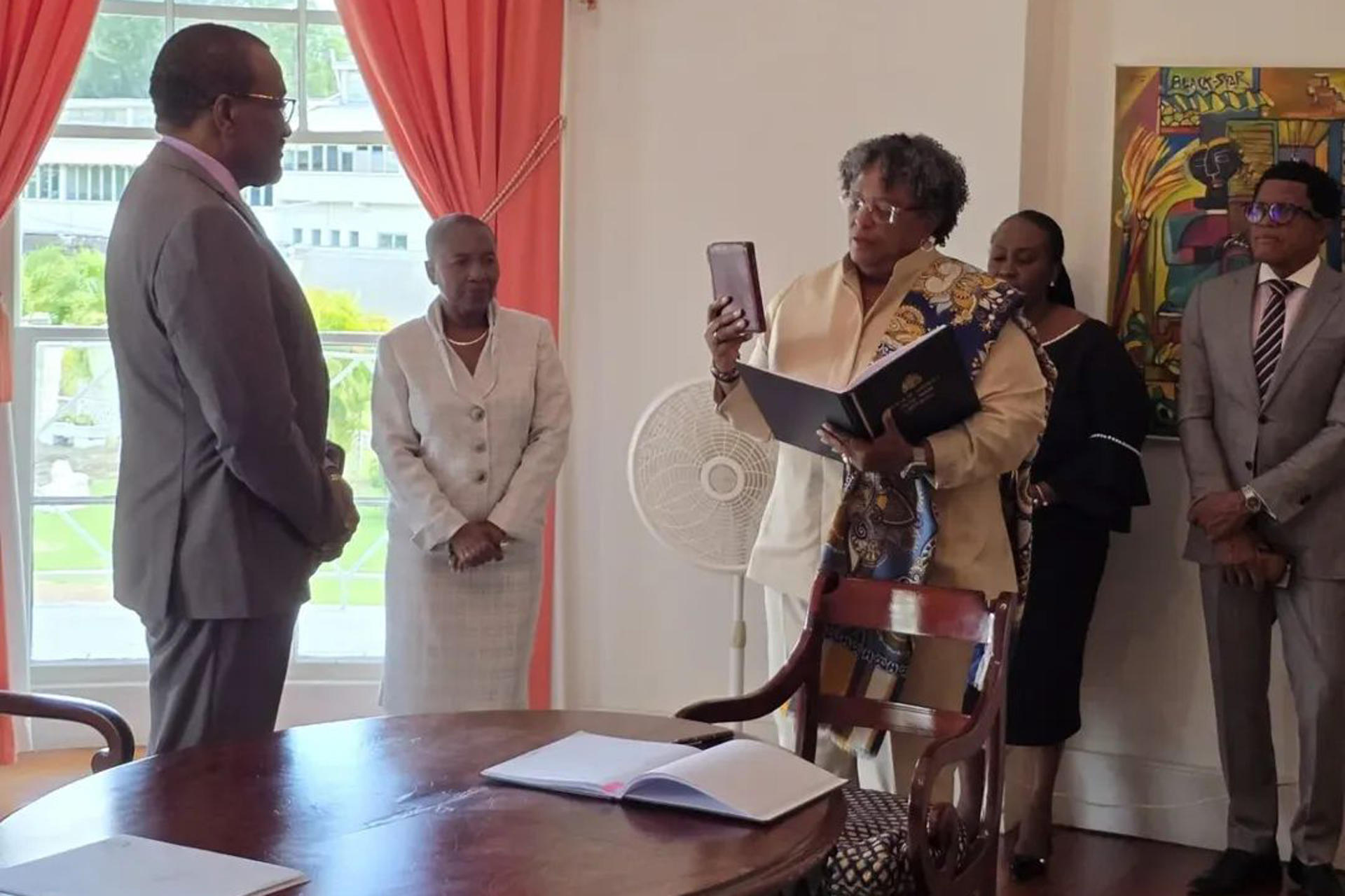 Mia Mottley, de 60 años, elegida por tercera vez. 