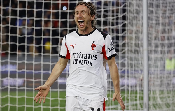 El croata Luka Modric durante el partido de su equipo, el Milan. Foto: EFE