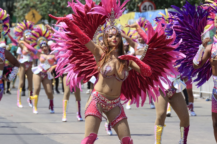 Artistas desfilan en la Gran Parada de Comparsas en el Carnaval de Barranquilla (Colombia). Foto/Archivo/EFE