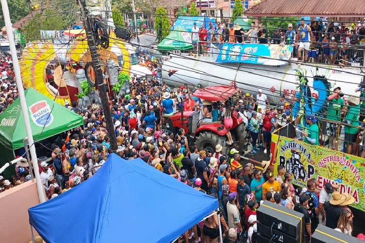 Las autoridades locales resaltaron el buen comportamiento de los asistentes y el desarrollo ordenado de las actividades, lo que permitió que la jornada transcurriera con normalidad. Foto. Thays Dominguez