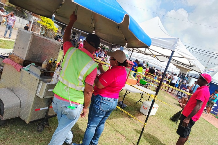 Varias personas sin los documentos en regla fueron sacadas de la ruta del carnaval.