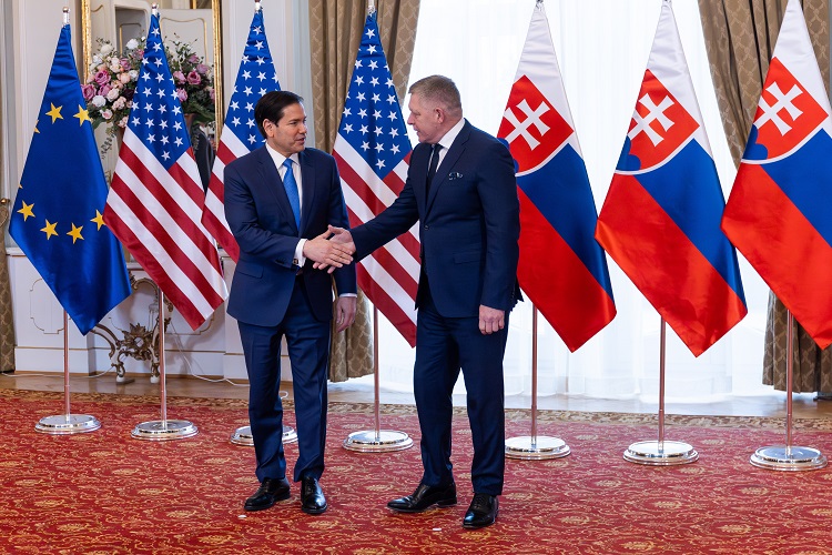 Marco Rubio, dice que no ve mal que otras naciones tengan más influencia en la OTAN. Foto. EFE