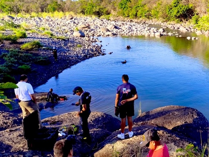 Un dron subacuático se une a la búsqueda.  /  Foto: Sinaproc