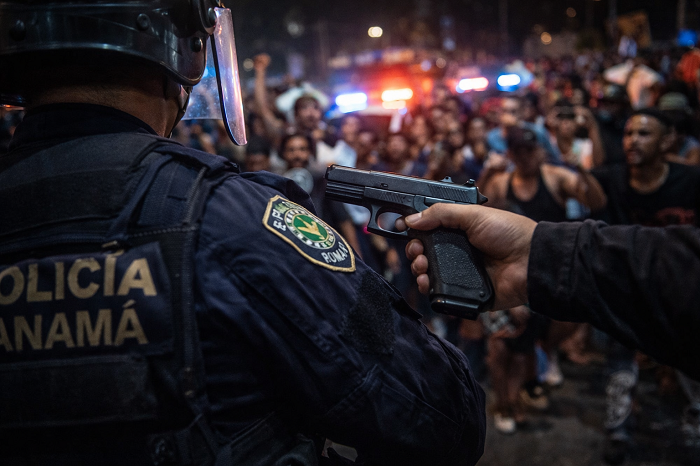 La Policía Nacional de Panamá mantiene la búsqueda del arma sustraída. 