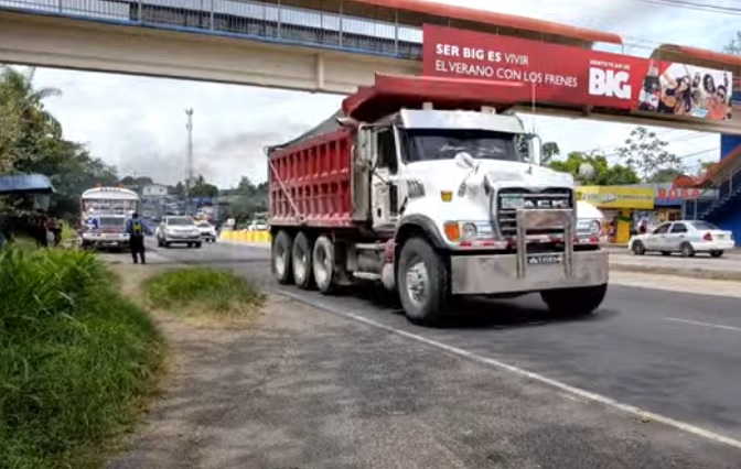 Hasta el mediodía, las autoridades contabilizaron 125 mil 547 vehículos que ya habían completado su regreso.
