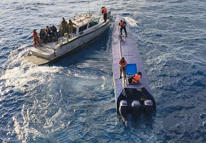 En la última semana las fuerzas de seguridad lograron asegurar cerca de diez toneladas de cocaína, lo que representa una "afectación directa y millonaria a las estructuras financieras del crimen organizado". Foto. @SEMAR_mx