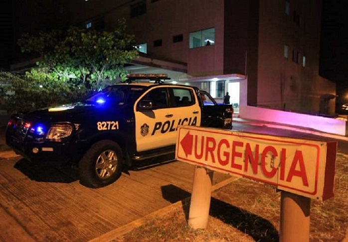 Unidades de la policía trasladaron al agresor al hospital de Tocumen.  /  Foto: Archivo