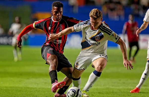 Partido entre el Sporting San Miguelito y Los Angeles Galaxy.