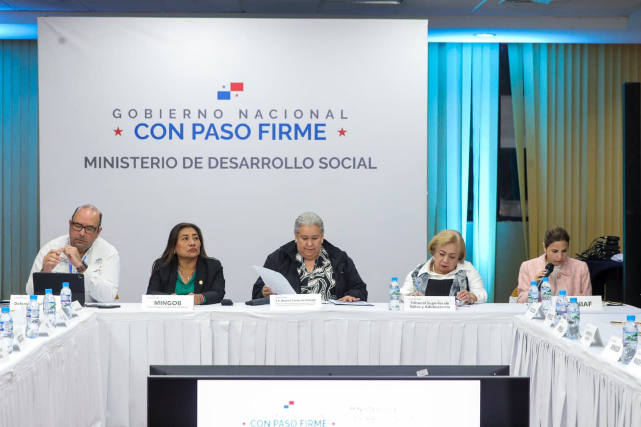 La ministra reafirmó su compromiso con la transparencia, la rendición de cuentas y la revisión de los mecanismos de supervisión para corregir fallas estructurales y fortalecer el sistema de protección. Foto: Cortesía