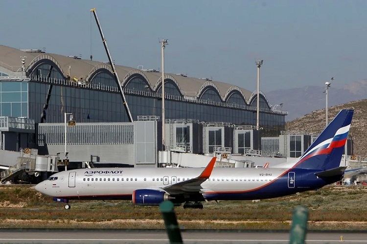 Se informó que  las aerolíneas Aeroflot y Rossía anunciaron la cancelación y el retraso de varios vuelos. Foto. EFE
