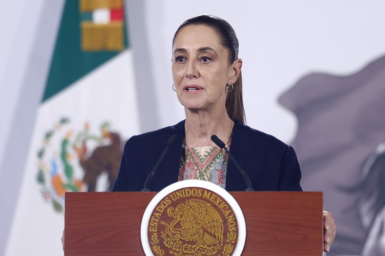 La mandataria Claudia Sheinbaum explicó que, tras el operativo realizado el domingo, el Gobierno federal instaló un centro de mando nacional para coordinar acciones de seguridad con autoridades estatales. Foto. EFE