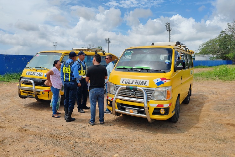 Durante el primer día de inspección, unos 45 buses colegiales fueron revisados, indicó la funcionaria de la ATTT, Francia Chen. Foto. Eric Montenegro