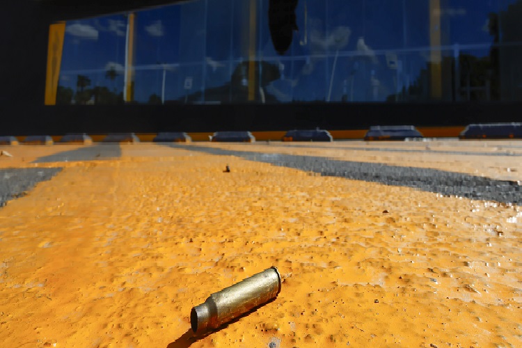 Las autoridades precisaron que "hasta el momento no tenemos ningún dato que nos permita suponer que fue un ataque directo en contra de la presidenta municipal de Bacanora". Foto. EFE