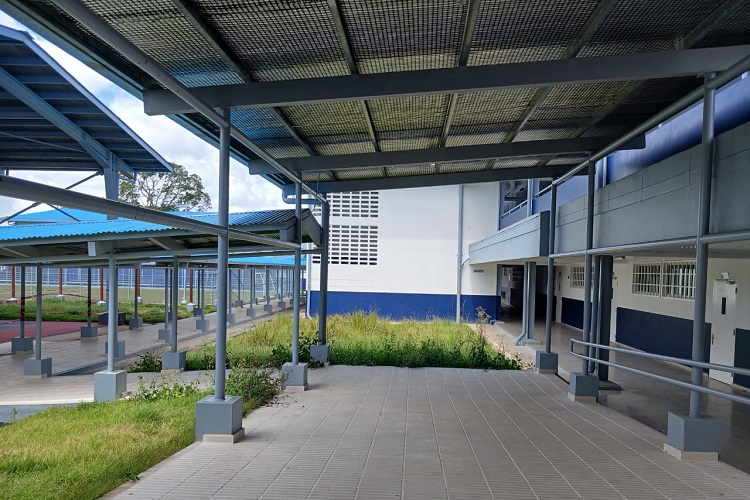 Las nuevas instalaciones albergan 15 aulas teóricas y siete laboratorios especializados que beneficiarán a los 2,600 estudiantes de premedia y media que cursan estudios en este centro educativo.