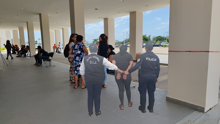 La mujer alegó defensa propia. /  Fotomontaje: Eric Montenegro