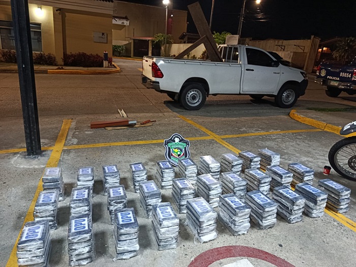 La droga iba oculta en el vagón del pick up.  /  Foto: PN