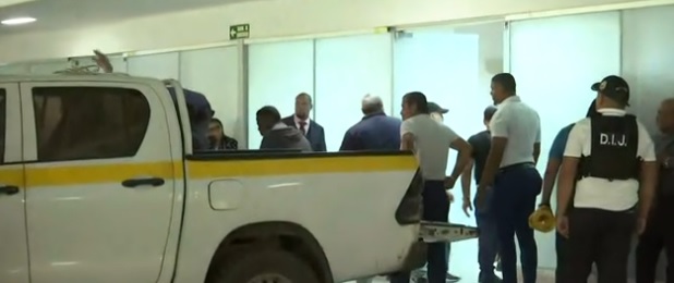 xtraoficialmente se informó que gran cantidad de cajetas con documentos fueron sacados de esta oficina ubicada en Albrook. Imagen tomada de video de TVN-2