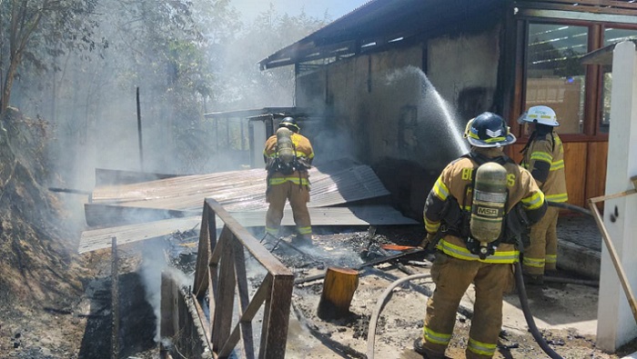 La estructura fue consumida por las llamas.  /  Foto: Eric Montenegro