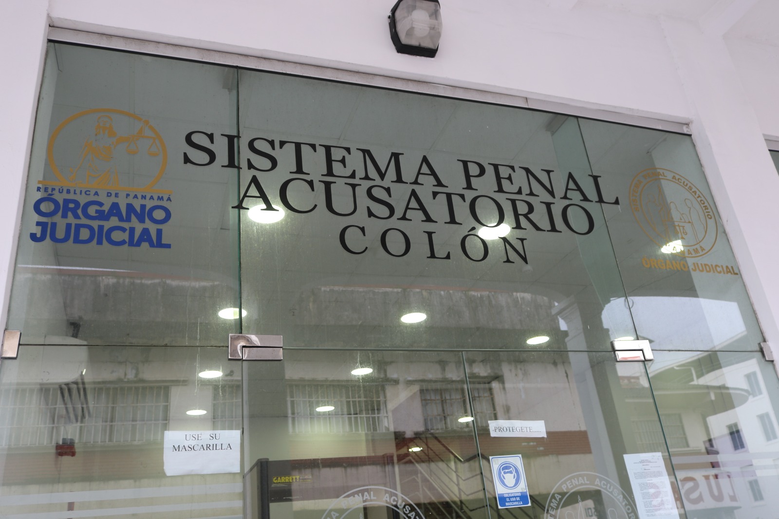 El agresor le entregó dinero para que se quedara callada después de cometido el acto sexual.