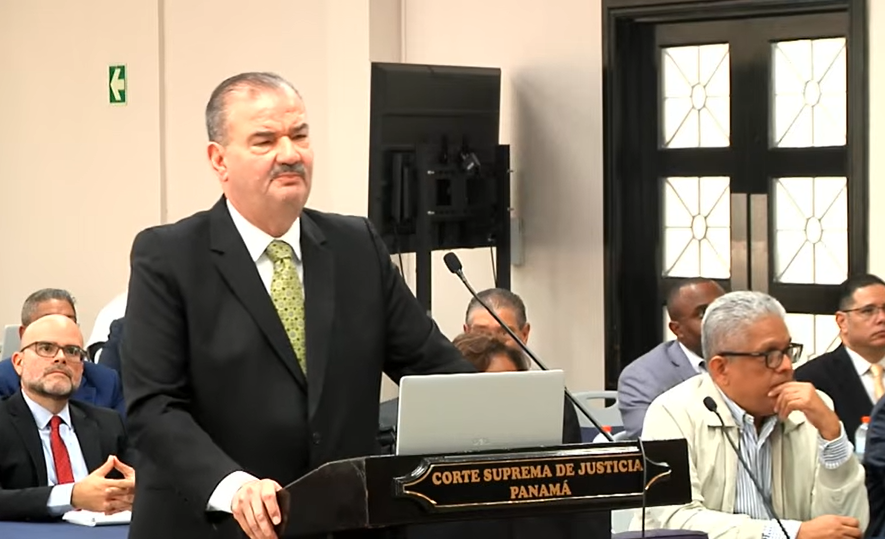 Carlos Carrillo, defensor del expresidente Ricardo Martinelli, durante la fase de alegatos.
