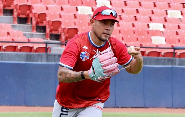 El zurdo Andy Otero durante un entrenamiento de la selección de Panamá. Foto: Fedebeis