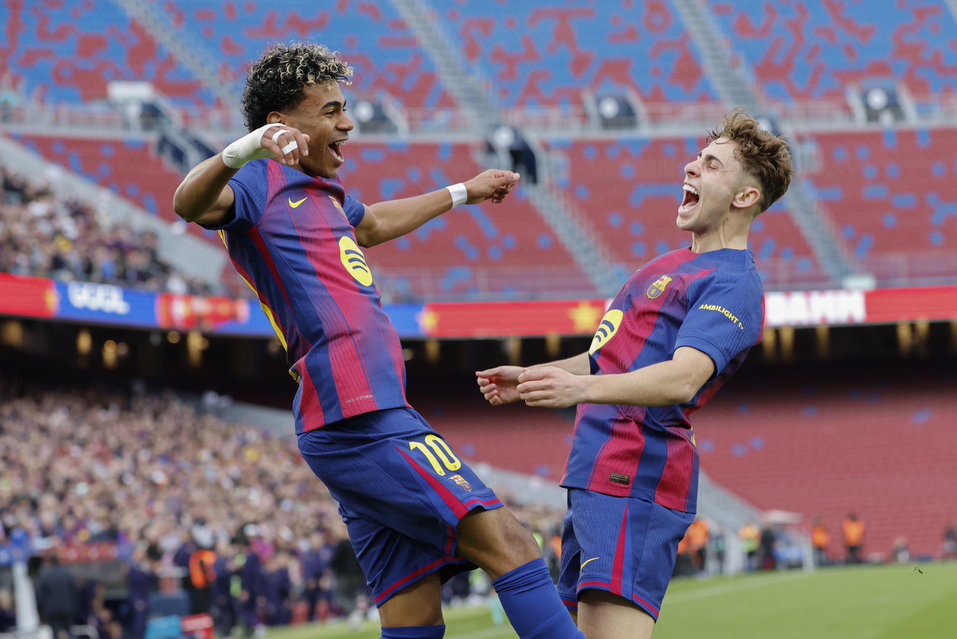 Lamine Yamal brilla en el Spotify Camp Nou y acerca al Barcelona al título de LaLiga. /Foto: EFE