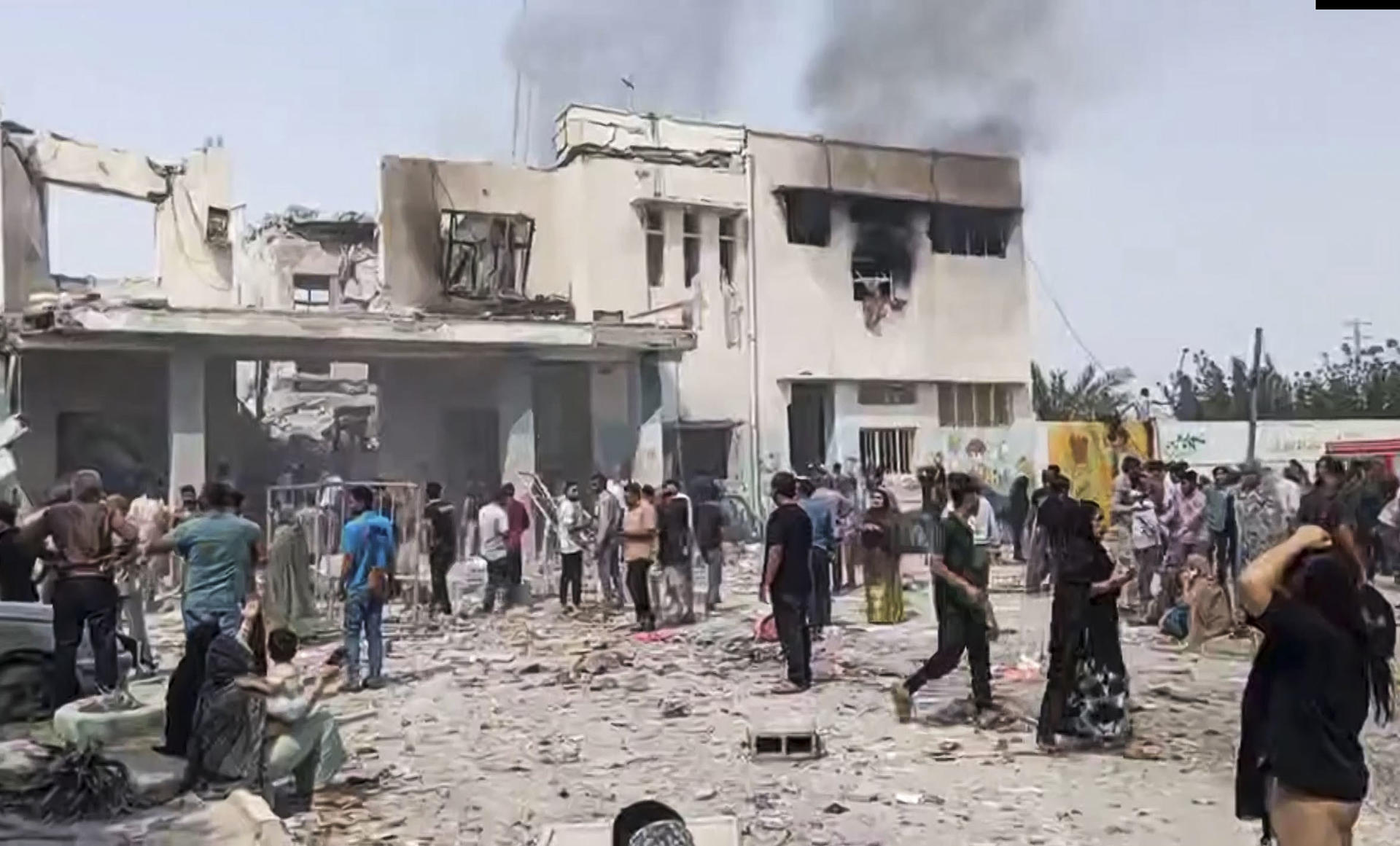 Captura del vídeo de los momentos posteriores al bombardeo en la ciudad de Minab (Irán).