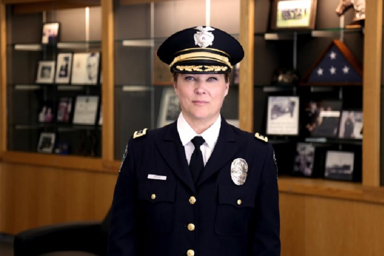 La jefa de la policía de Austin, Lisa Davis, junto al FBI precisó que el sospechoso no estaba en el radar de las autoridades. Foto de la Policía de Texas