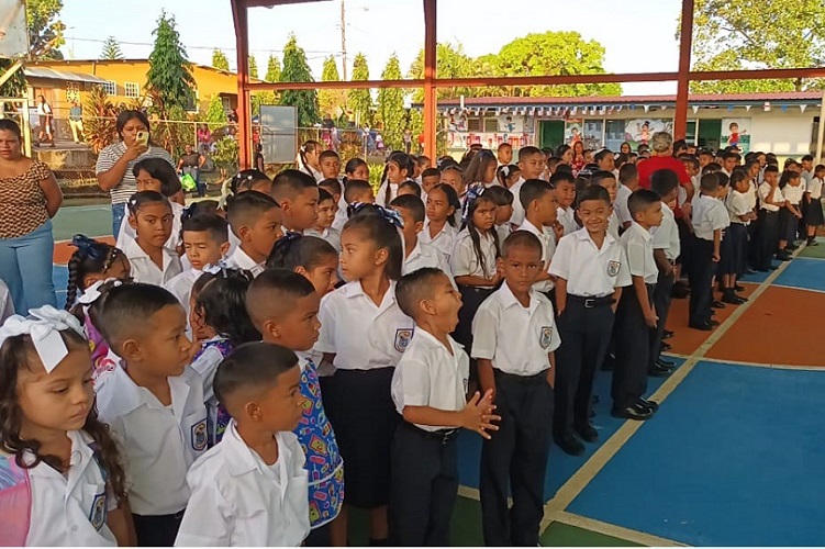 En algunos centros educativos algunos docentes renunciaron y se trabaja para nombrar los reemplazos lo más pronto posible. Foto. Melquíades Vásquez