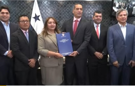 Brea desempeñó varios cargos entre esos asesor y luego, también es secretario general.